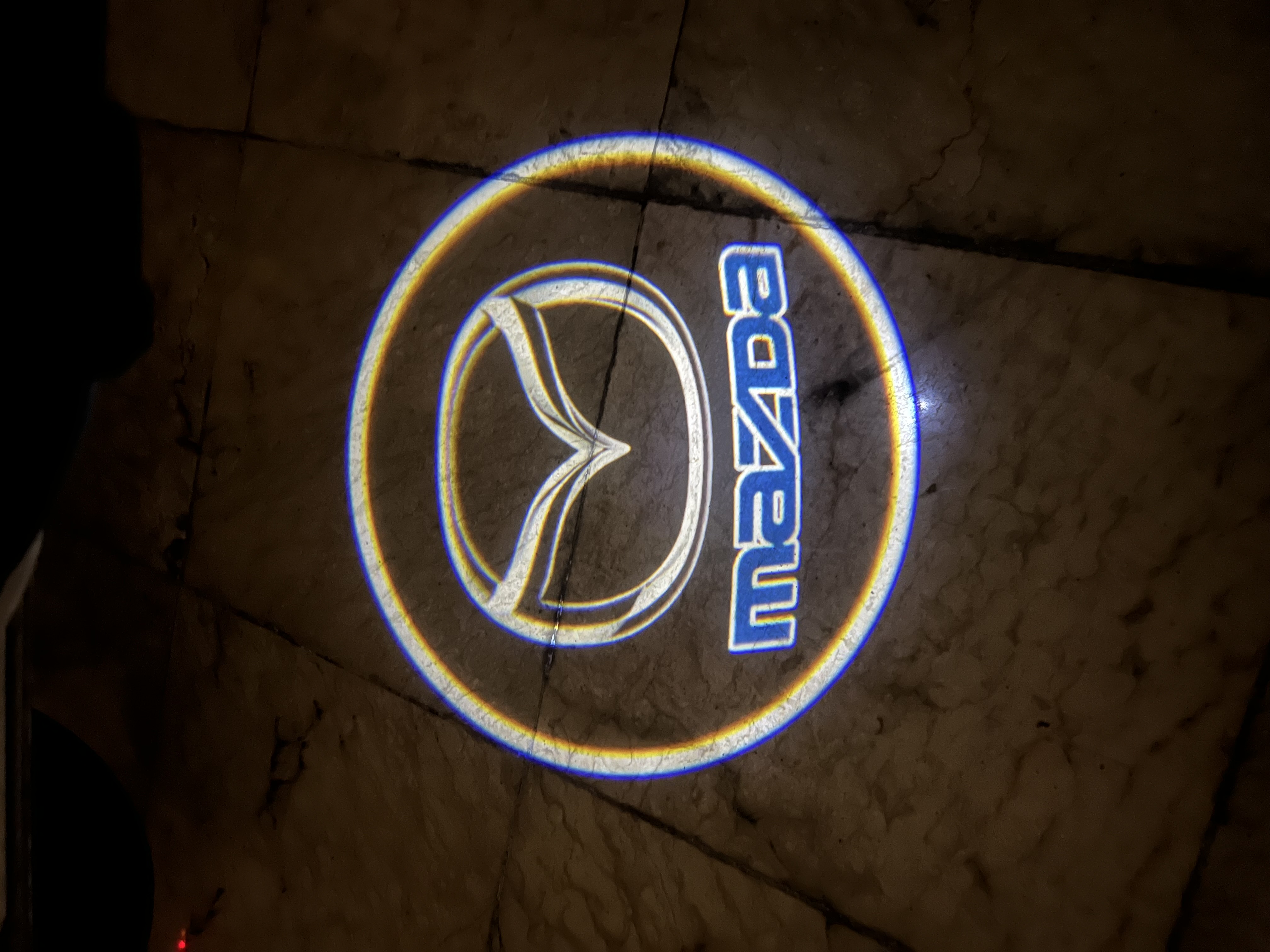 ولکام لایت طرح mazda رودری خودرو سنسوردار | چراغ خوش‌آمدگویی درب ماشین با باتری نیم‌قلمی