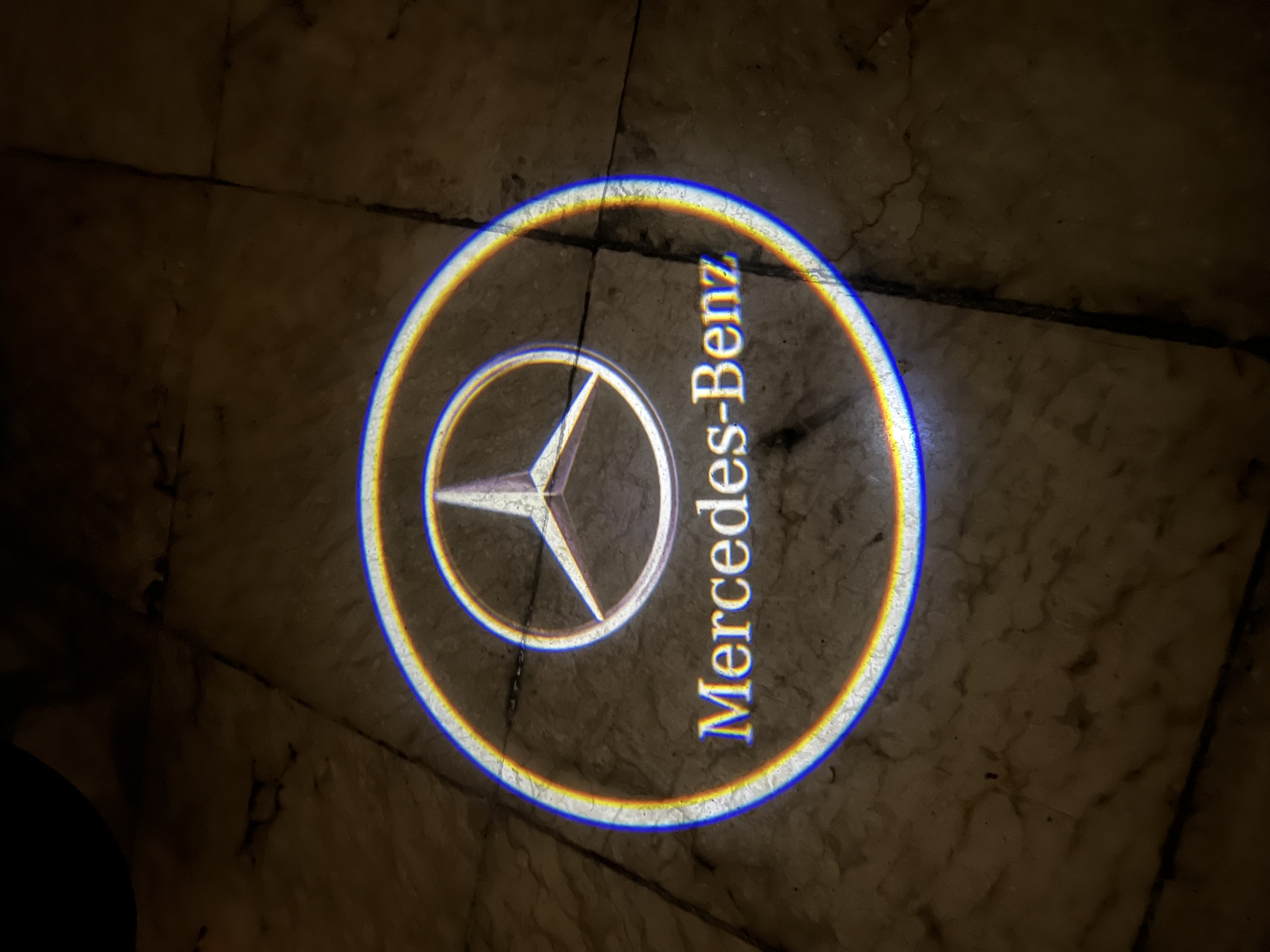 ولکام لایت طرح mercedes_benzرودری خودرو سنسوردار | چراغ خوش‌آمدگویی درب ماشین با باتری نیم‌قلمی