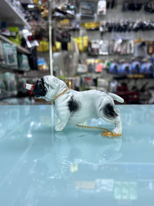 عروسک بولداگ داشبوردی خودرو با زنجیر طلایی