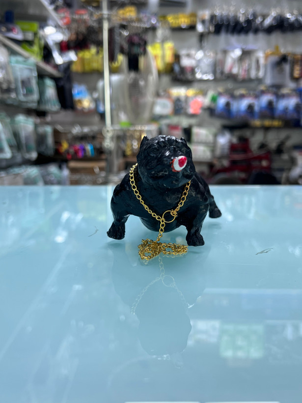 عروسک بولداگ داشبوردی خودرو با زنجیر طلایی